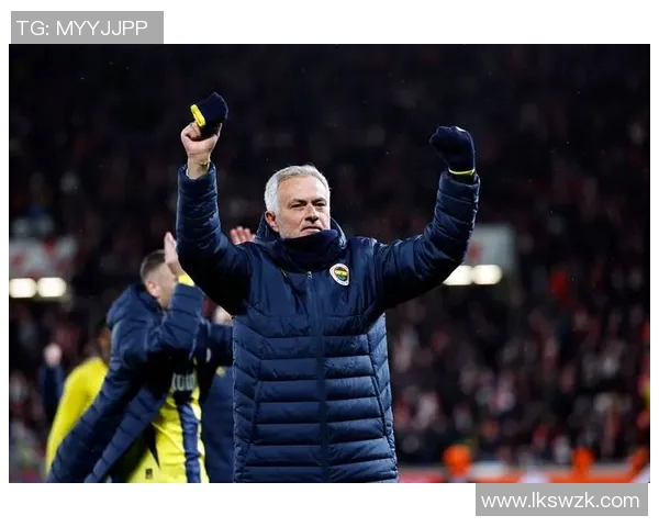 一群小孩追捧的足球明星是谁他背后的故事和影响力解析