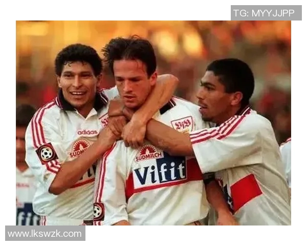 足球历史长河中那些载入史册的传奇球星与他们的辉煌瞬间