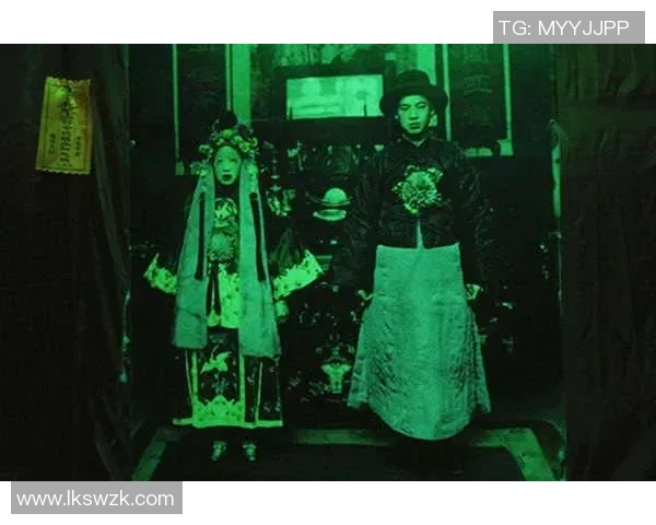 足球明星挑战鬼屋惊魂夜解锁恐怖与勇气的极限之旅 足球明星挑战鬼屋惊魂夜解锁恐怖与勇气的极限之旅