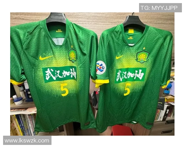 足球球星亲笔签字球衣珍藏价值与球迷情感背后的独特魅力